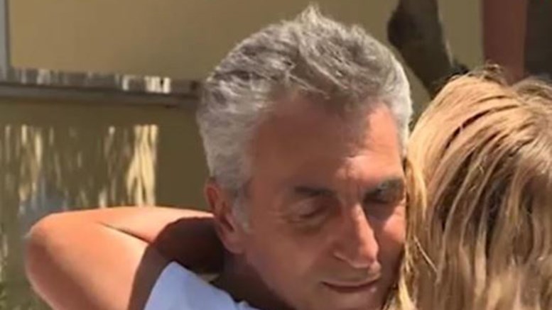 Ραγίζει καρδιές ο πατέρας του Ιάσονα που έχασε τη ζωή του στο τροχαίο έξω από τη Βουλή