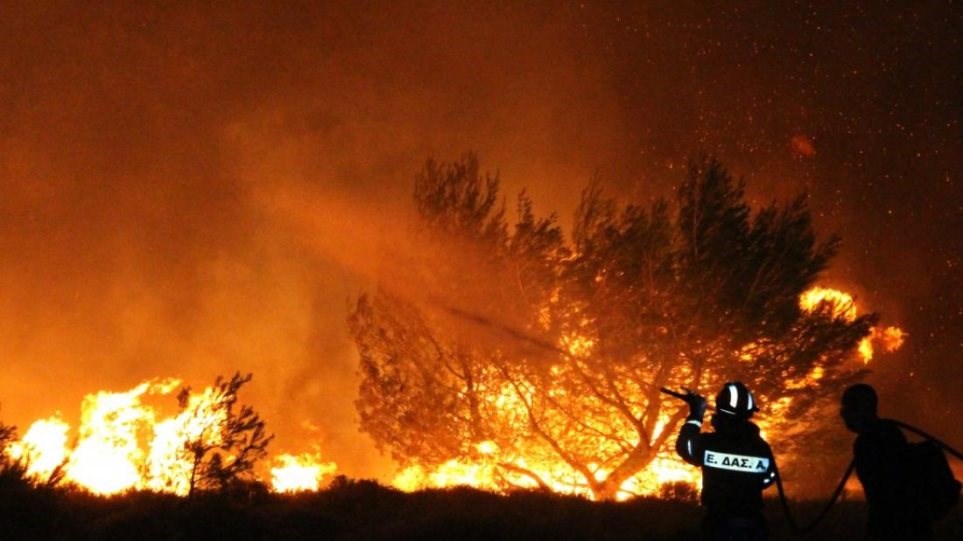 Συναγερμός στην Πυροσβεστική – Φωτιά στον Ασπρόπυργο – Κατευθύνεται προς Πάρνηθα – ΒΙΝΤΕΟ