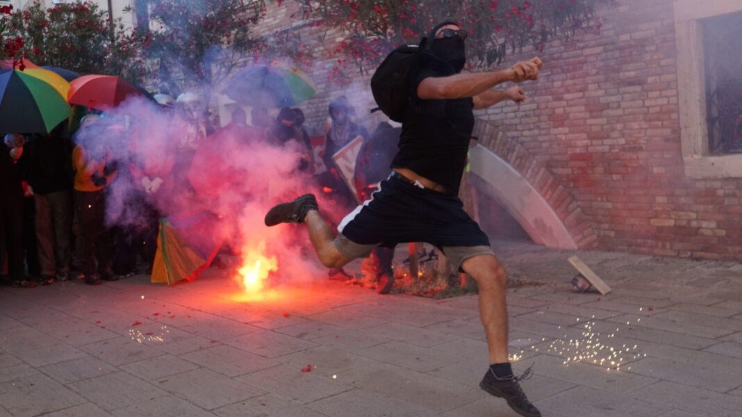 Ένταση μεταξύ αστυνομίας και διαδηλωτών κατά τη συνεδρίαση της G20 στη Βενετία