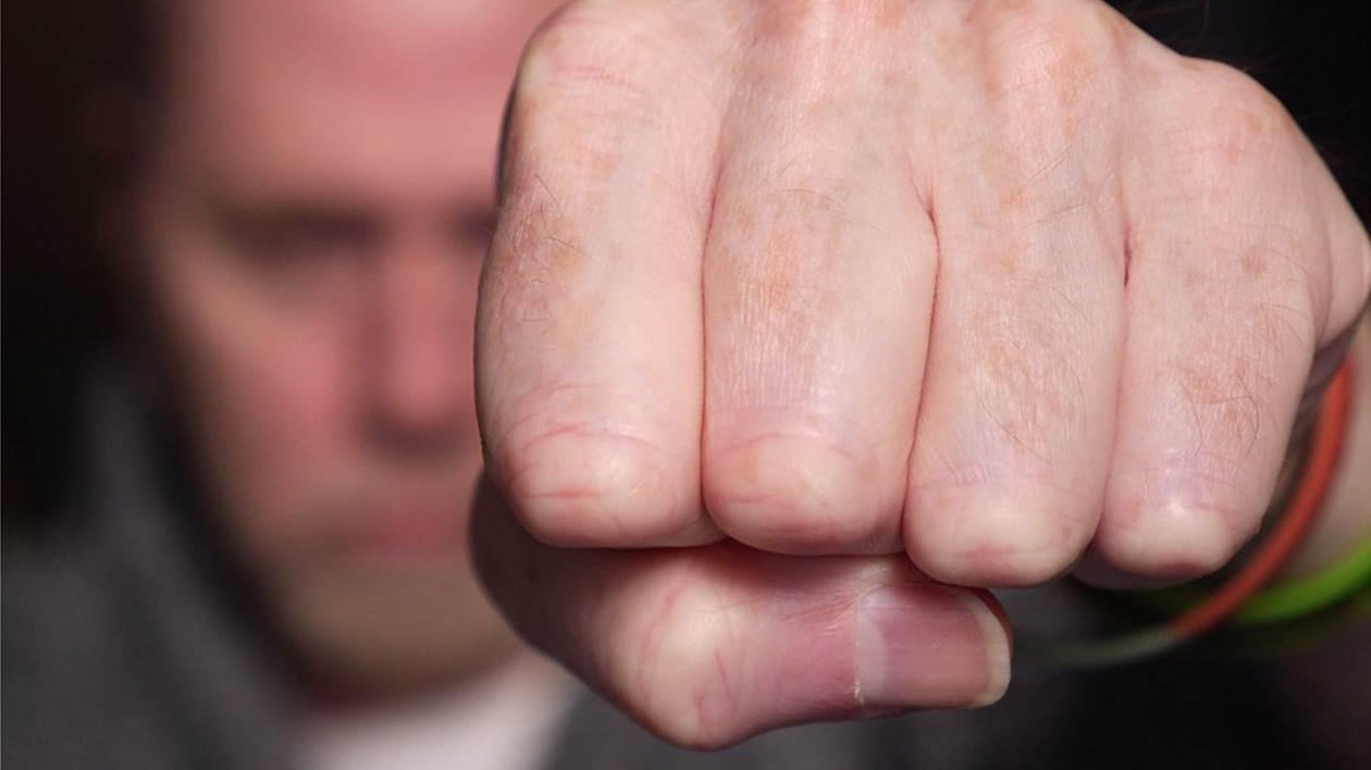 Άγριος ξυλοδαρμός για μια… προσπέραση στο Ηράκλειο – Τον έδειραν μπροστά στη σύζυγο και το παιδί του