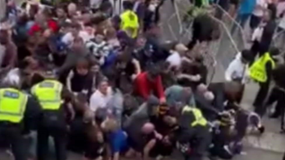 Παρατράγουδα στον τελικό του EURO – Οπαδοί χωρίς εισιτήριο «μπούκαραν» στο «Γουέμπλεϊ»