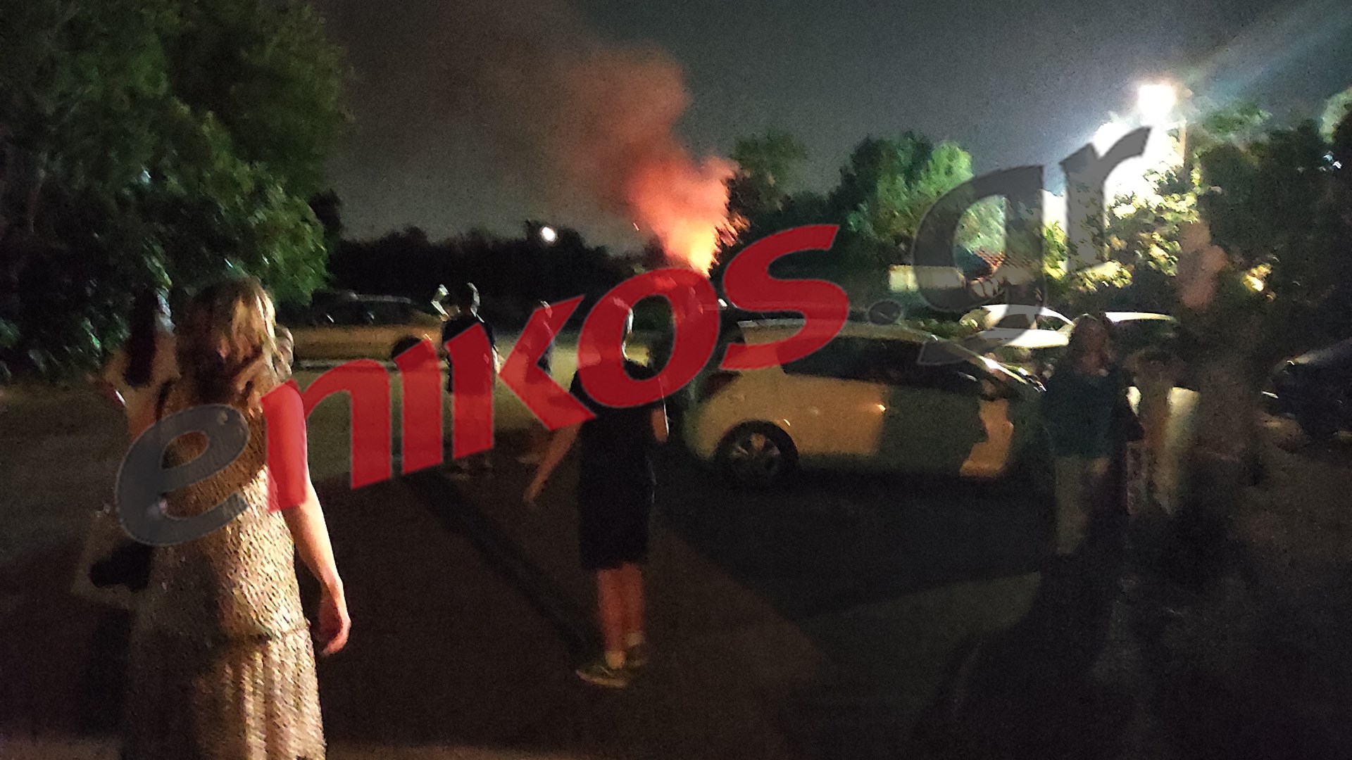 Φωτιά σε υπαίθριο χώρο πίσω από το τένις κλαμπ του Χαλανδρίου – ΦΩΤΟ αναγνώστη