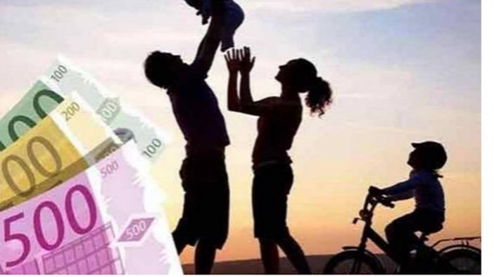 Επίδομα παιδιού: Κλείνει προσωρινά η πλατφόρμα για τις αιτήσεις – Τι ισχύει για τα ποσά ανάλογα με το εισόδημα