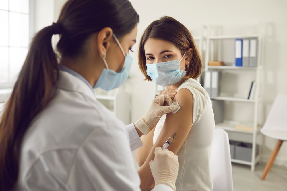 Τα επόμενα βήματα για τον υποχρεωτικό εμβολιασμό – Αυτές οι κατηγορίες παίρνουν σειρά