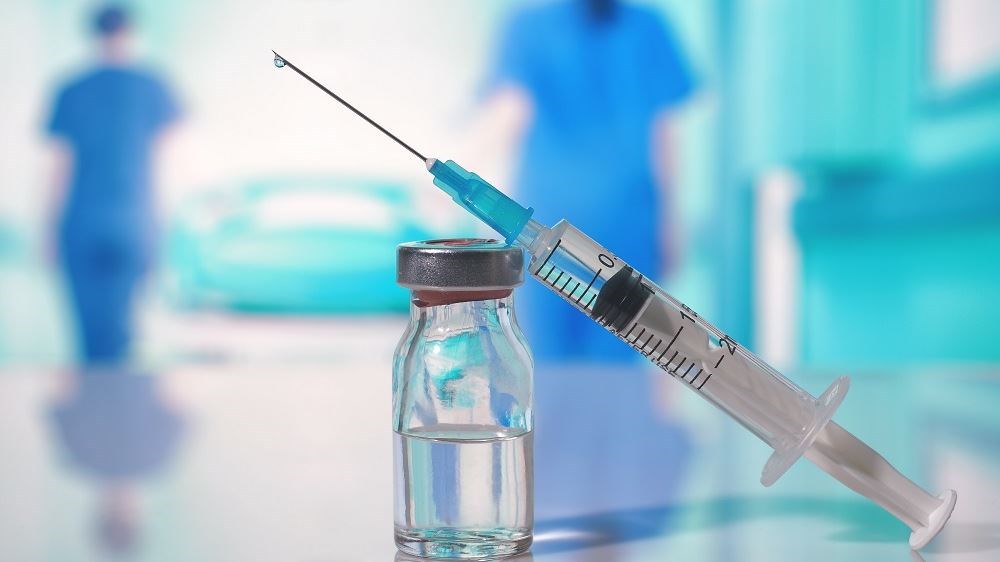 Υποχρεωτικοί εμβολιασμοί: Τι ισχύει για οίκους ευγηρίας και υγειονομικούς – Οι κυρώσεις για τους ανεμβολίαστους