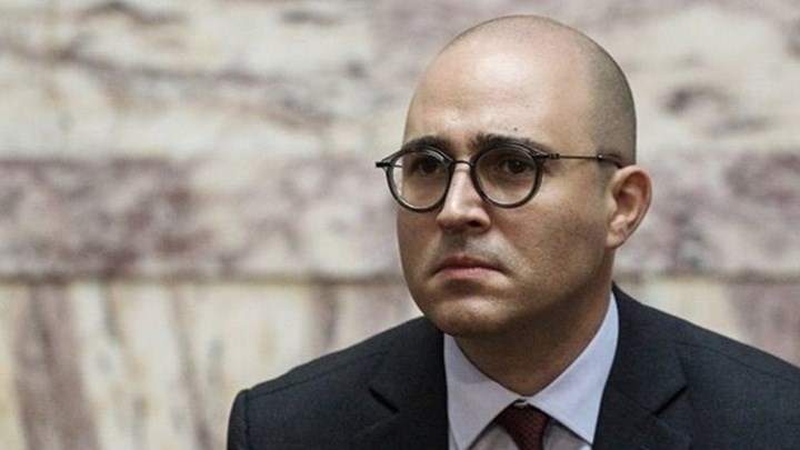 Μπογδάνος: Πρέπει να πάμε από το κορονοπάρτι στο εμβολιοπάρτι – Η πρόταση για τους όρθιους