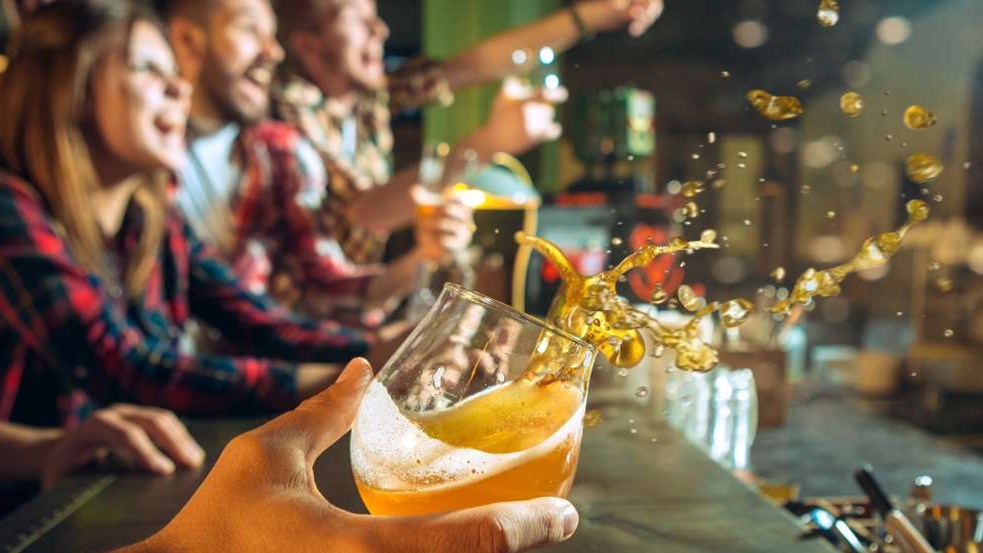 Όλα τα μέτρα για τους υποχρεωτικούς εμβολιασμούς και τους χώρους διασκέδασης – Οι αλλαγές και τα πρόστιμα