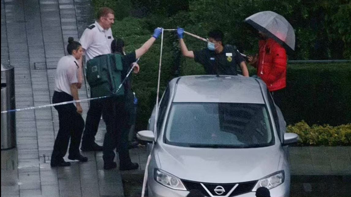 Άγνωστος χτύπησε την πόρτα τους και τους έριξε καυστικό υγρό – Μία 10χρονη ανάμεσα στα τρία θύματα