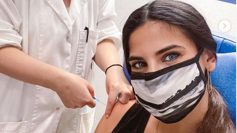 Χριστίνα Μπόμπα: Το εμβόλιο για τον κορονοϊό και η απάντηση στα υβριστικά σχόλια