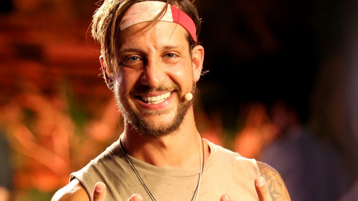 Ο Ηλίας Μπόγδανος αντιμετωπίζει με χαμόγελο την καραντίνα –  Η νέα ΦΩΤΟ