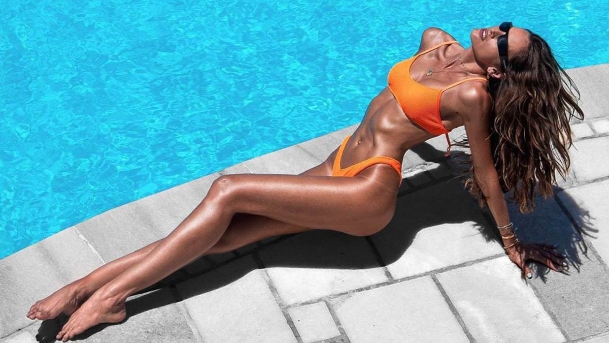 Αγνώριστη στη Μύκονο η Ιζαμπέλ Γκουλάρτ –  Η κρέπα και το φιλί με τον Κέβιν Τραπ – ΒΙΝΤΕΟ