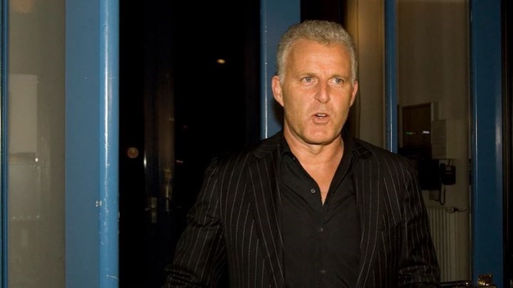 Πέθανε ο Ολλανδός δημοσιογράφος που είχε δεχθεί πυροβολισμούς στο Άμστερνταμ