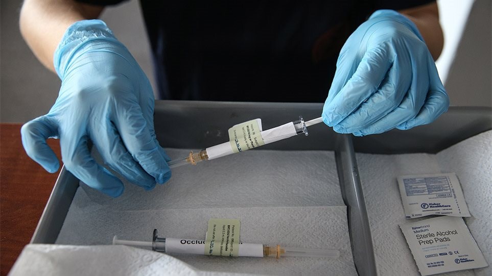 Έρχεται υποχρεωτικός εμβολιασμός και για τους εκπαιδευτικούς; – Πέτσας: Θα θέσω το θέμα στον πρωθυπουργό