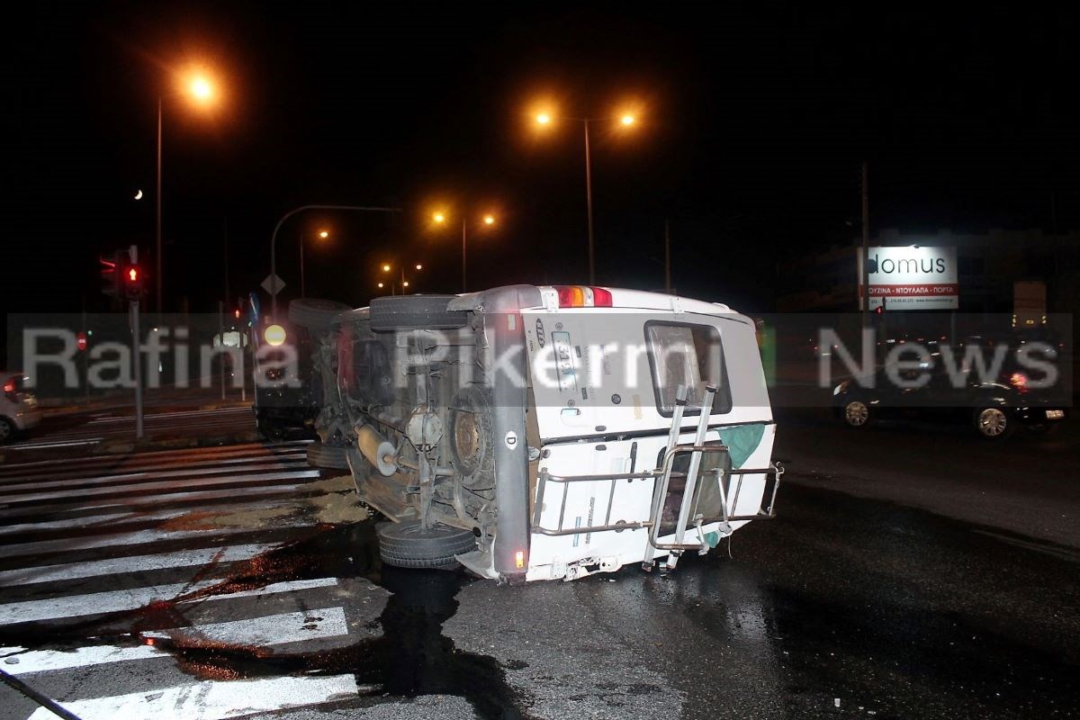 Σοβαρό τροχαίο στη Λεωφόρο Μαραθώνος στο Πικέρμι – Τρεις τραυματίες