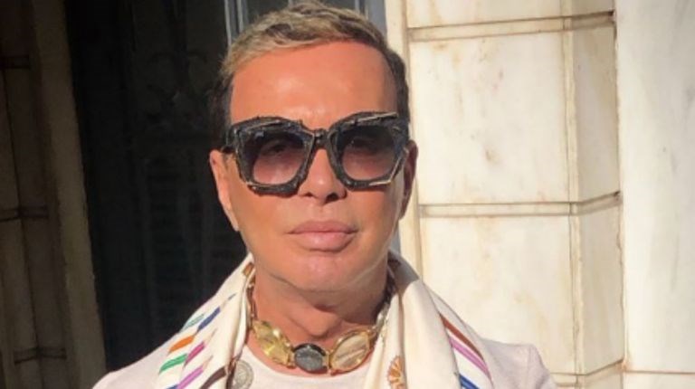 Το νέο εκκεντρικό look του Λάκη Γαβαλά – Έκανε τα μαλλιά του… λεοπάρ – ΦΩΤΟ