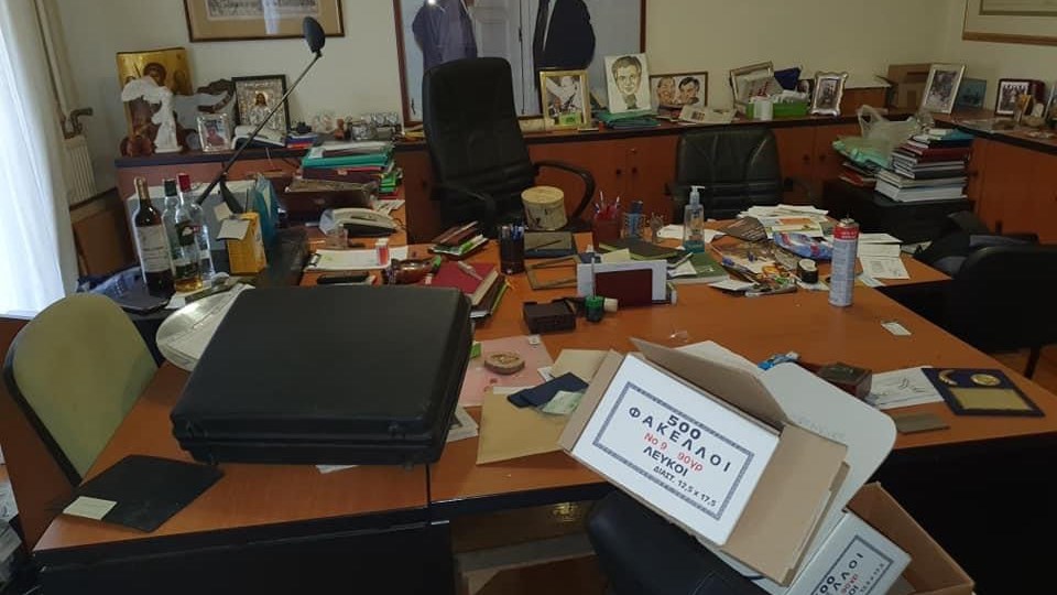 Διέρρηξαν το γραφείο του Μιχάλη Καρχιμάκη – ΦΩΤΟ