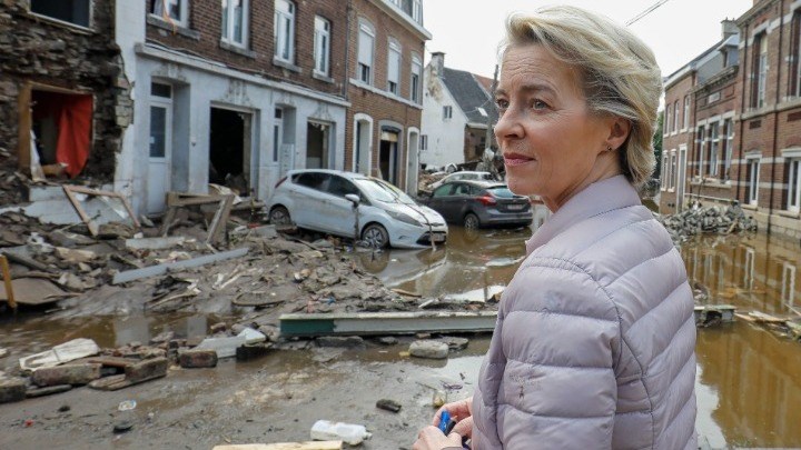 Στις πλημμυροπαθείς περιοχές του Βελγίου η Ούρσουλα φον ντερ Λάιεν