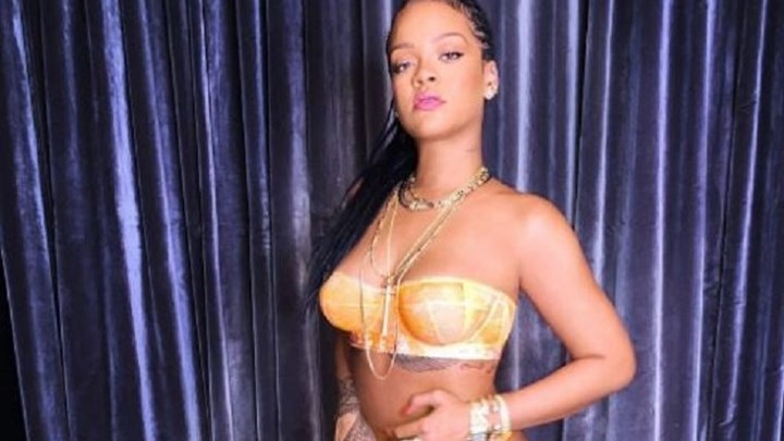 Η Ριάνα… τραβά τα κορδόνια και οι θαυμαστές της αναστατώνονται