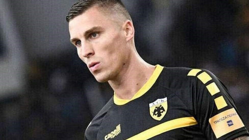 Με το διαβατήριο και τη μάσκα της ΑΕΚ στο χέρι ο Βράνιες