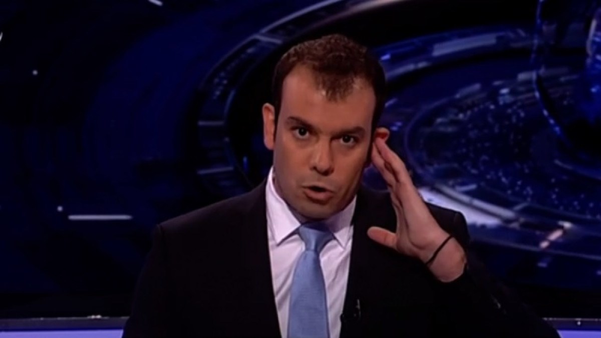 Η στιγμή της επίθεσης σε τηλεοπτικό κανάλι της Κύπρου – Το σοκ του παρουσιαστή του δελτίου ειδήσεων