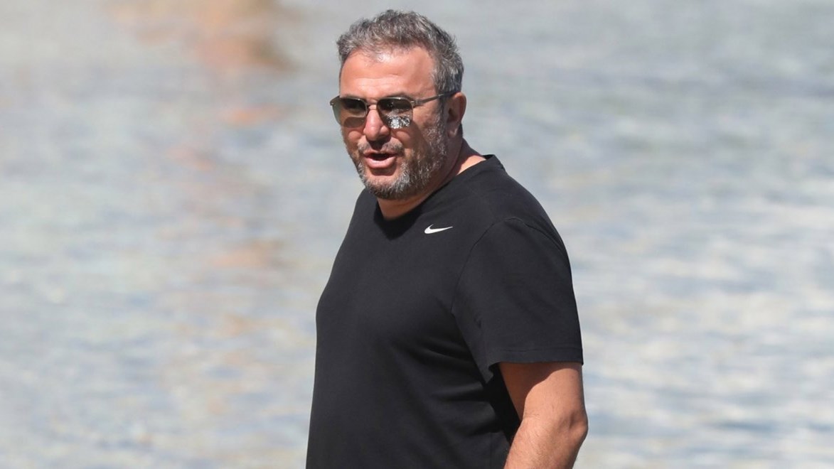 Οργισμένος ο Αντώνης Ρέμος για τα μέτρα στη Μύκονο: Πετύχαμε την ανοησία της αγέλης