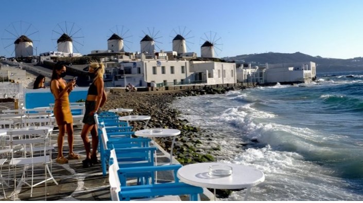 Σε αναβρασμό οι επιχειρηματίες της Μυκόνου: Η πρόταση για μπόνους 150 ευρώ στους εργαζομένους που εμβολιάζονται