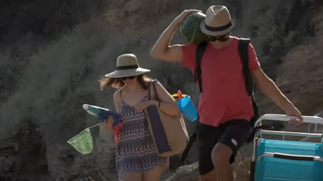 “Βγαίνουμε έξω σήμερα, ερχόμαστε πιο κοντά με ασφάλεια” – Το σποτ του ΕΚΠΑ για τους εμβολιασμούς