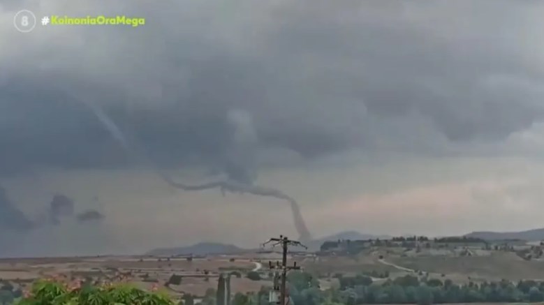 Ανεμοστρόβιλος “χτύπησε” το χωριό Μελίτη της Φλώρινας – Εντυπωσιακό ΒΙΝΤΕΟ