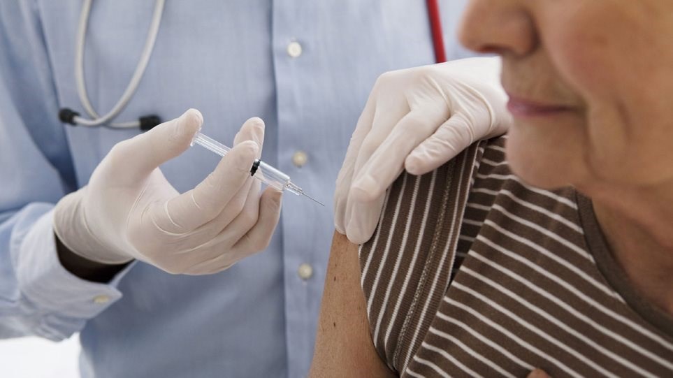 Εμβολιασμοί κατ’ οίκον και ραντεβού αυθημερόν για όλα τα εμβόλια από σήμερα