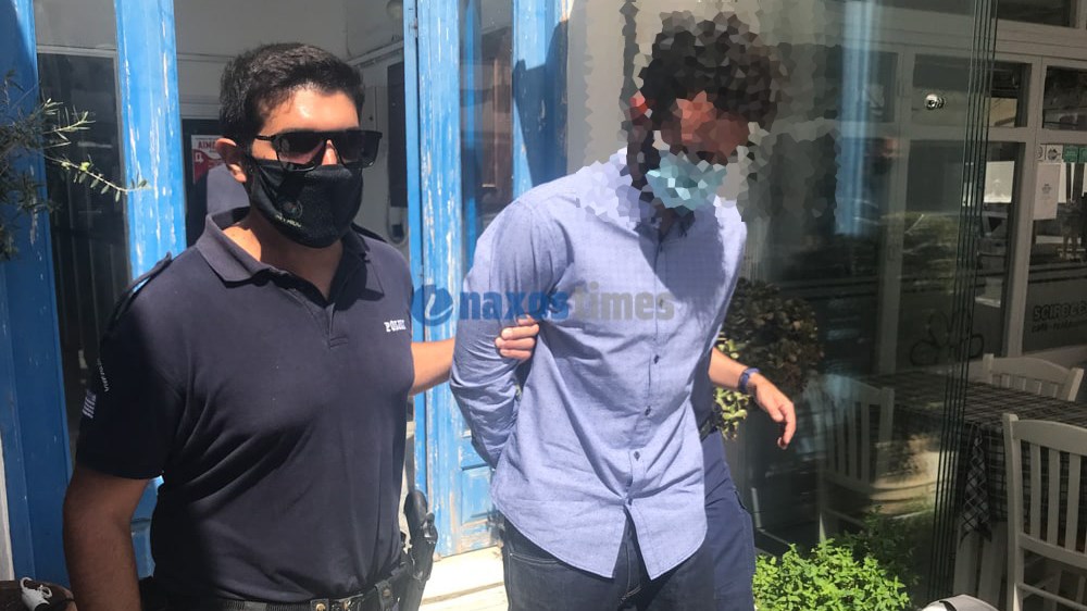 Έγκλημα στη Φολέγανδρο: Πήρε προθεσμία για να απολογηθεί ο καθ΄ομολογίαν δράστης – Η προκλητική δήλωση έξω από τα δικαστήρια