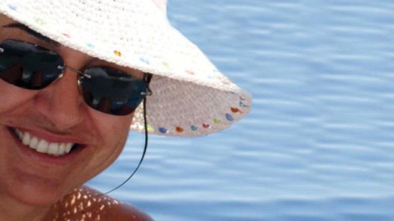 Η γιαγιά Ντόρα Μπακογιάννη – Για μπάνιο με τα επτά εγγόνια της στα Χανιά – ΦΩΤΟ