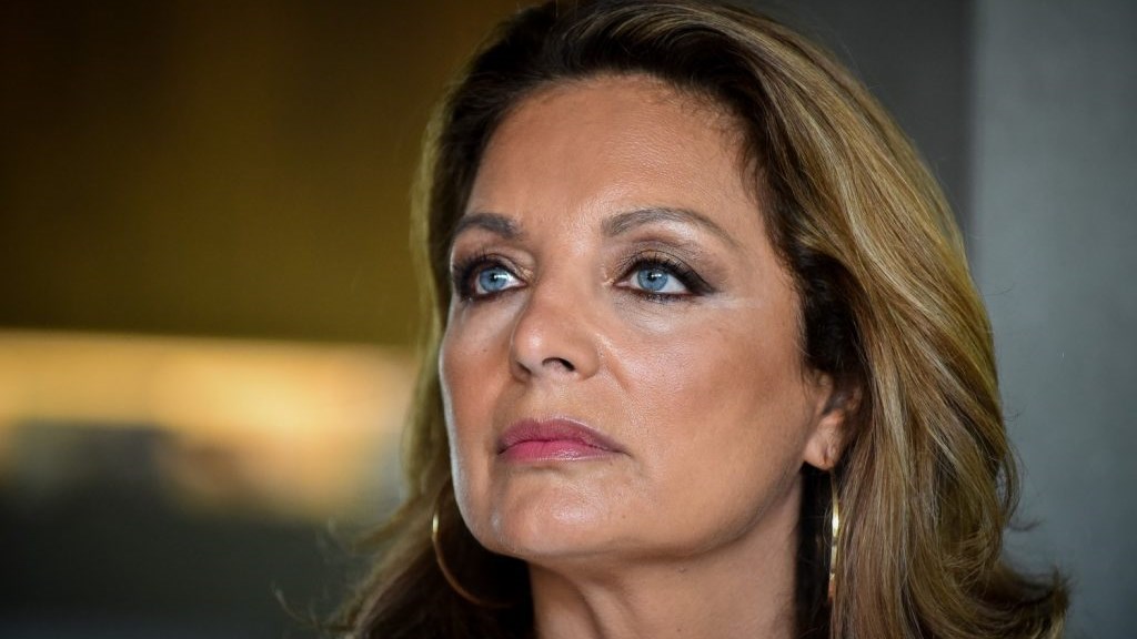 Συντετριμμένη η Άντζελα Γκερέκου – Σταματά τα γυρίσματα για τη “Γη της Ελιάς”