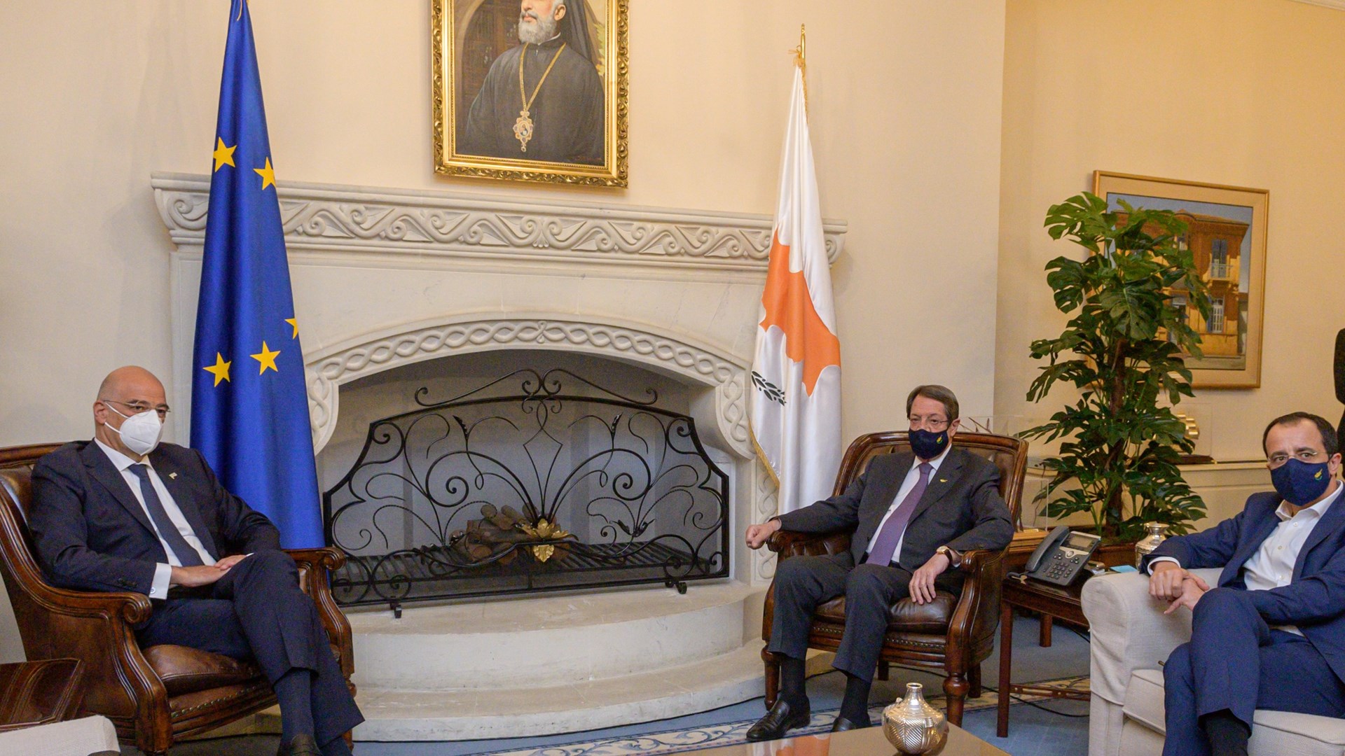 Σε “ανοικτή γραμμή” Αθήνα-Λευκωσία – Αίτημα για έκτακτο συμβούλιο των ΥΠΕΞ της ΕΕ για τις προκλήσεις Ερντογάν