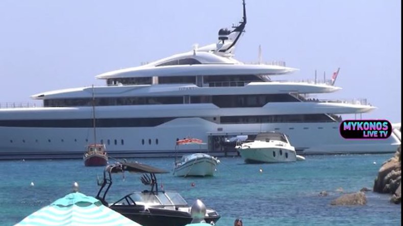 Μύκονος: Σε ποιον Έλληνα ανήκει η θαλαμηγός που “έκλεισε” την Ψαρρού – Δείτε πώς είναι μέσα – ΒΙΝΤΕΟ