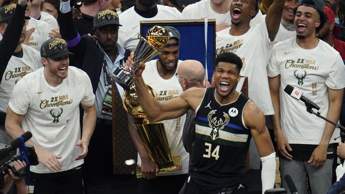 Η Sheryl Crow ζητά αυτόγραφο του Αντετοκούμπο για το παιδί της