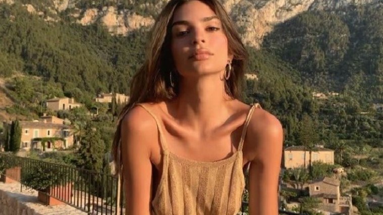 Η Έμιλι Ρατακόφσκι κάνει διακοπές στην Ιταλία