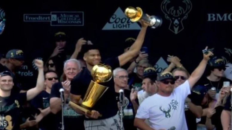 Το πάρτι του Αντετοκούνμπο στο Μιλγουόκι – Στιγμές αποθέωσης για τον “Greek Freak”