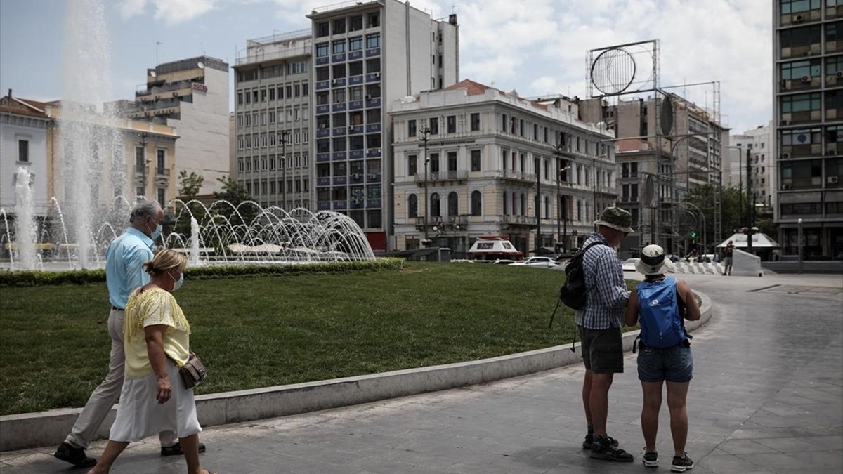 “Φρένο” στην ανοδική πορεία των κρουσμάτων βλέπει ο Σαρηγιάννης – Τι δείχνουν τα μαθηματικά μοντέλα για κάθε περιοχή