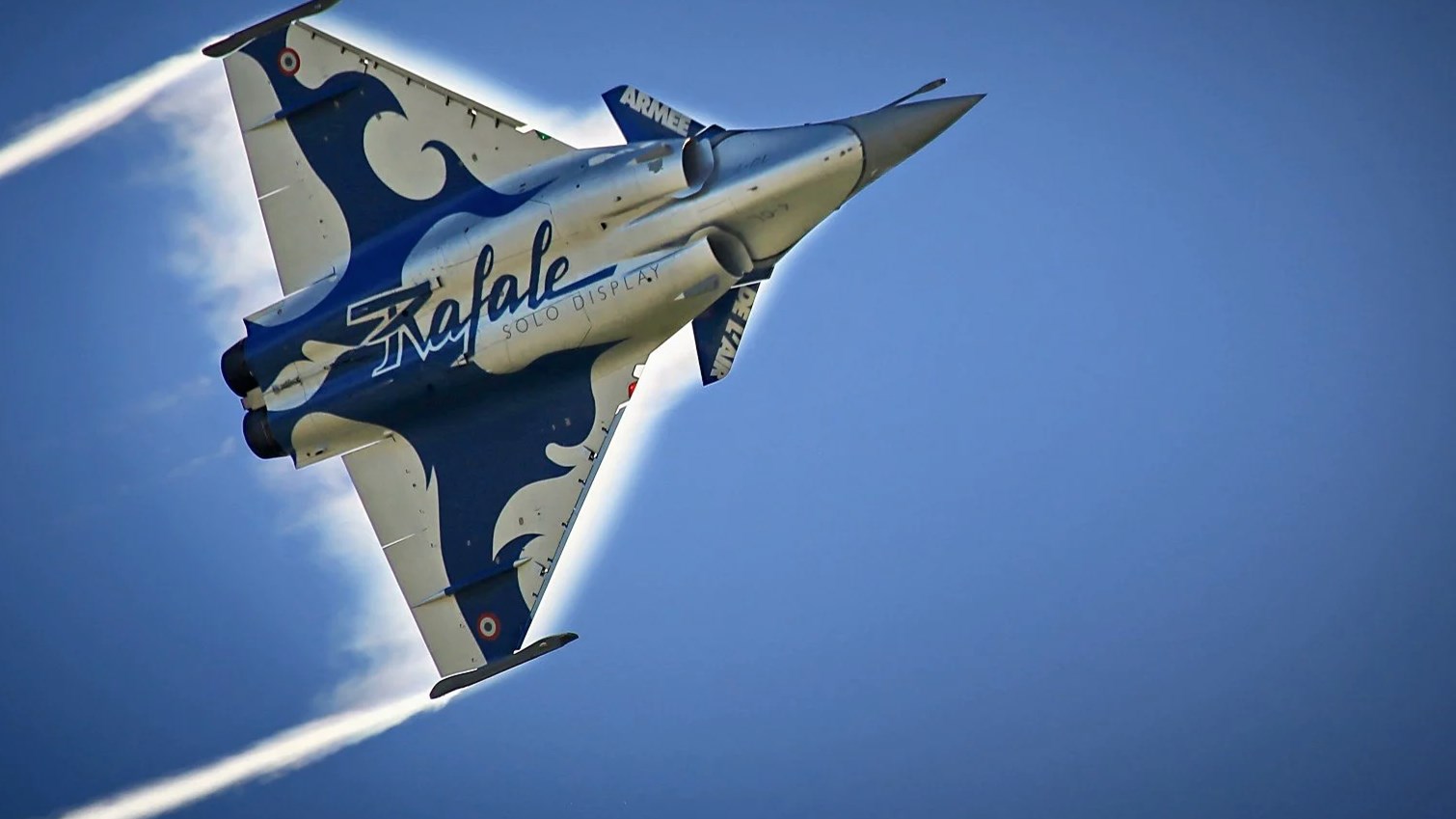 Το Demo Rafale με τα Saudi Hawks στην Τανάγρα σε μια αεροπορική επίδειξη – ΦΩΤΟ