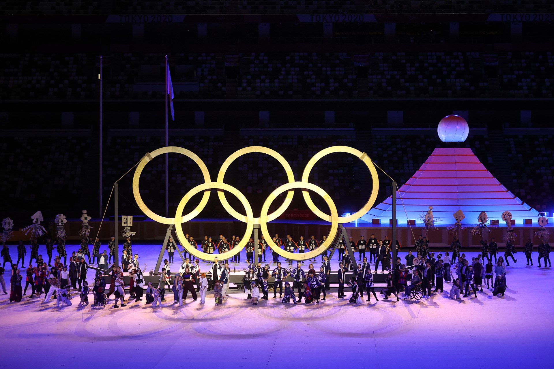 Ολυμπιακοί Αγώνες: Όλα όσα έγιναν στην τελετή έναρξης – Οι ξύλινοι Ολυμπιακοί Κύκλοι και η ελληνική αποστολή