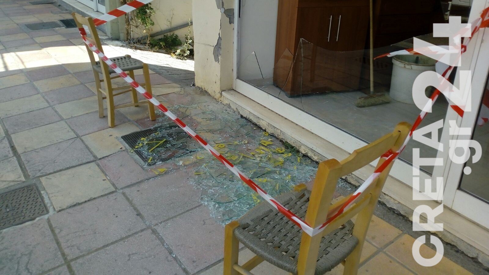 Στο “πόδι” το Ηράκλειο μετά τον σεισμό – Σπασμένες τζαμαρίες και ρωγμές σε σπίτια – ΦΩΤΟ