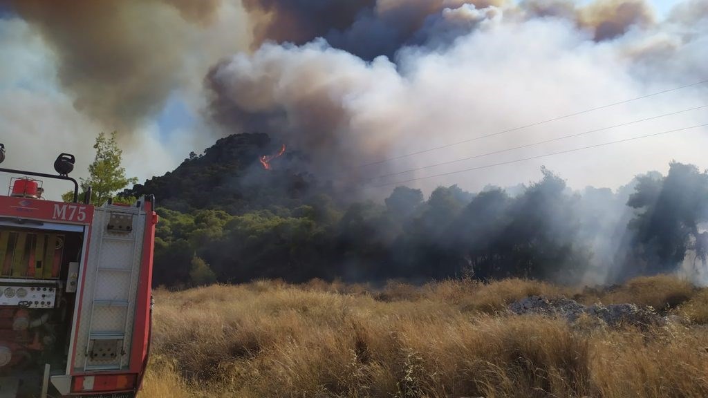 Καλύτερη η εικόνα από τις φωτιές σε Κορινθία και Αργολίδα – Συνεχίζεται η επιχείρηση κατάσβεσης