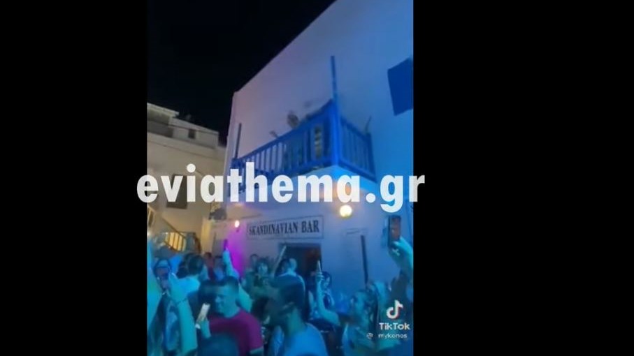 Μύκονος: Viral η γιαγιά που χορεύει στο μπαλκόνι του σπιτιού της… συμμετέχοντας σε πάρτι – ΒΙΝΤΕΟ