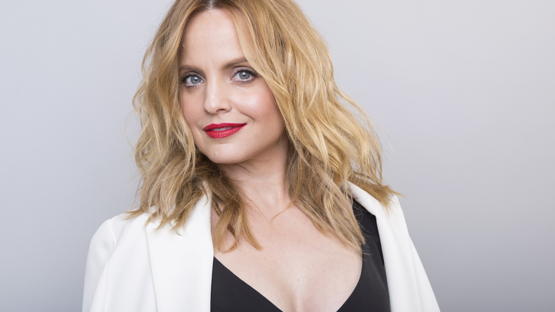 Η συγκλονιστική εξομολόγηση της Μίνα Σουβάρι για τη σεξουαλική κακοποίηση που έχει υποστεί