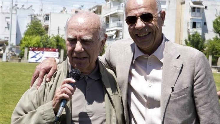 Πέθανε ο Γιάννης Λογοθέτης, η εμβληματική φωνή της ΕΡΑ  – Το συγκινητικό “αντίο” του γιου του