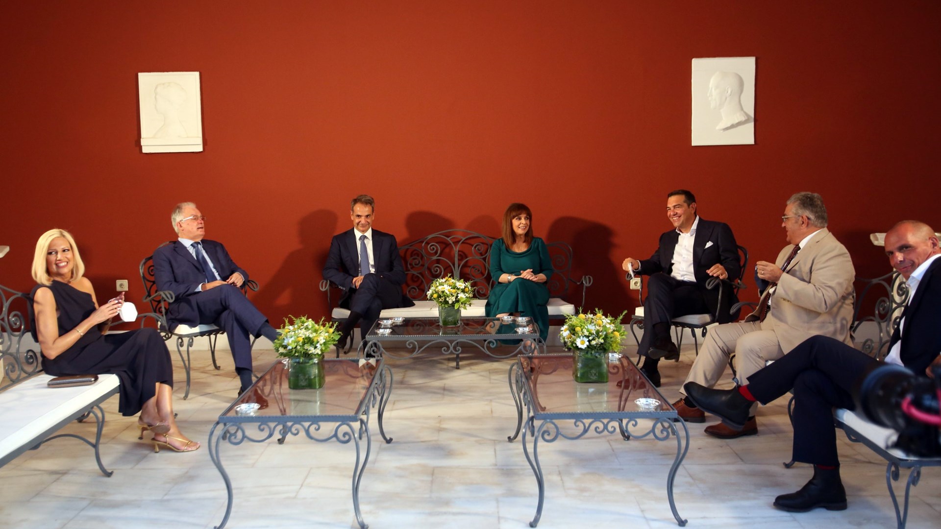 Δεξίωση στο Προεδρικό: Τα παρασκήνια, οι απουσίες και τα “πηγαδάκια”