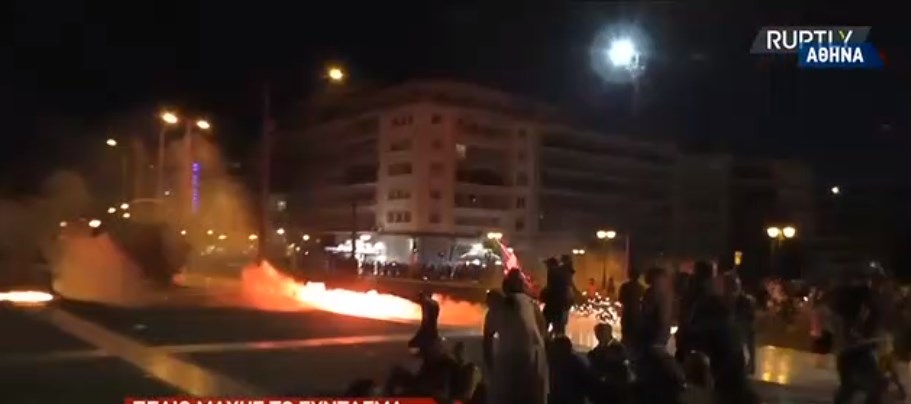 Ένας αστυνομικός ανάμεσα στους προσαχθέντες για τα επεισόδια του Σαββάτου στο Σύνταγμα