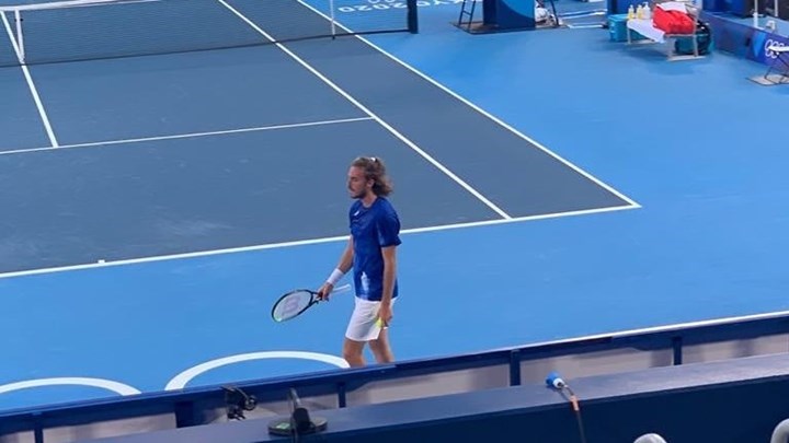 Γιατί ο Τσιτσιπάς δεν φόρεσε φανέλα με το εθνόσημο – Ακούστε το αποκαλυπτικό ρεπορτάζ του Realfm 97,8