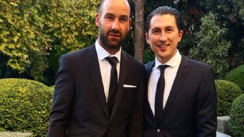 Η στραβή γραβάτα του Σπανούλη στο Προεδρικό Μέγαρο και η βοήθεια… από τον Χρηστίδη