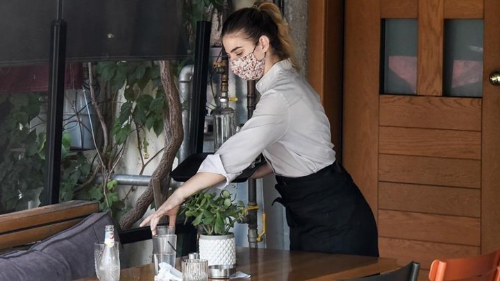 Υποχρεωτικό εμβόλιο και στην εστίαση: Πότε θα εφαρμοστεί το μέτρο – Το σχέδιο της κυβέρνησης